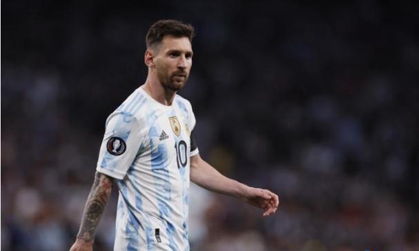 苹果推出限量版iPhone Pocket配件 与日本时尚品牌三宅一生合作设计